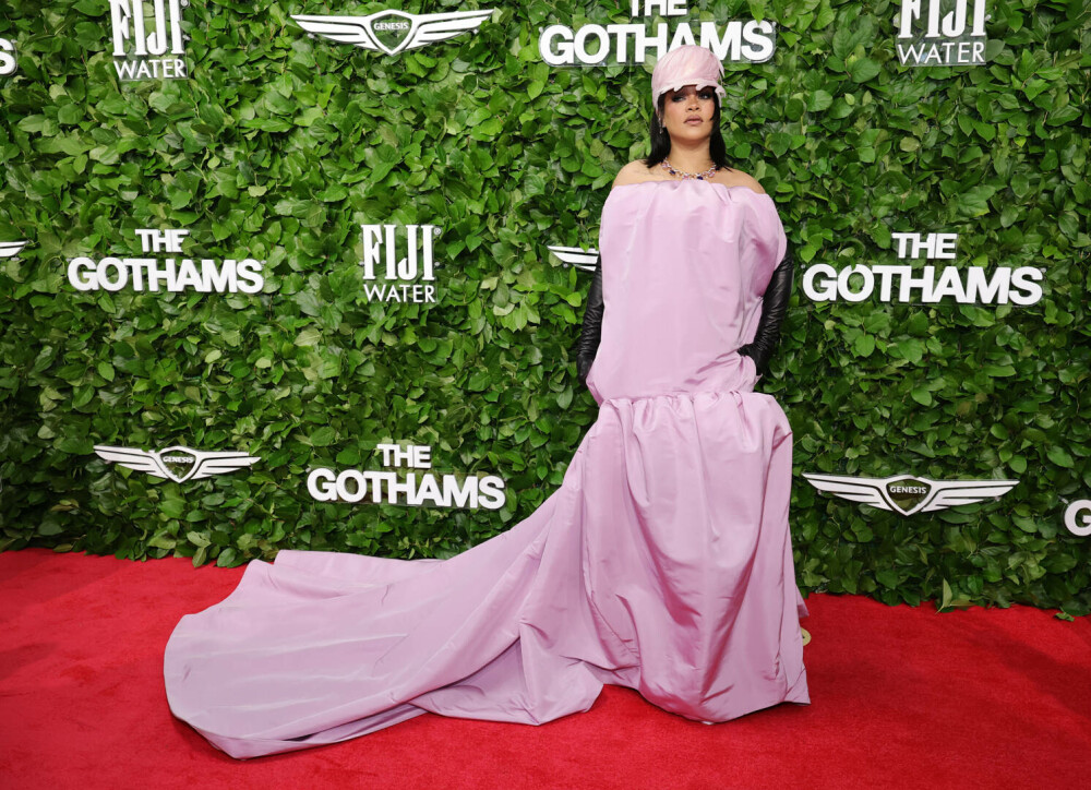 Rihanna, apariție inedită pe covorul roșu alături de A$AP Rocky. Ținuta cu care a atras toate privirile. GALERIE FOTO - Imaginea 5