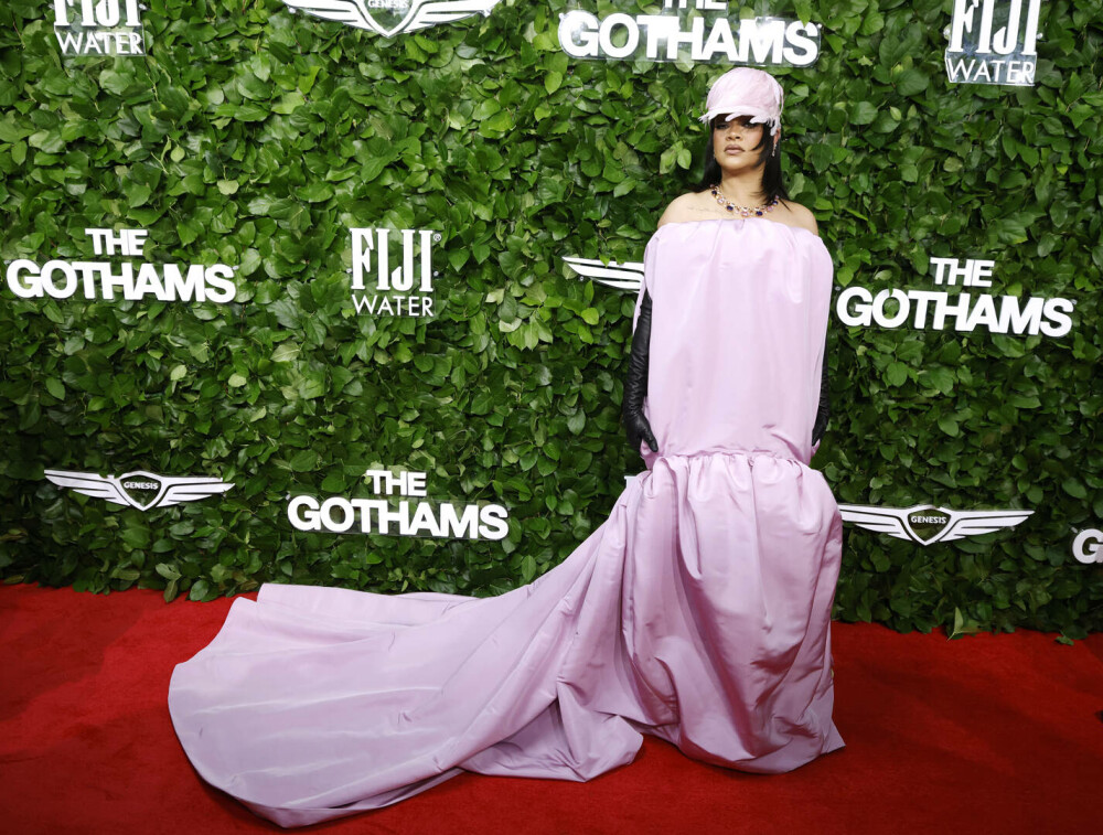 Rihanna, apariție inedită pe covorul roșu alături de A$AP Rocky. Ținuta cu care a atras toate privirile. GALERIE FOTO - Imaginea 7