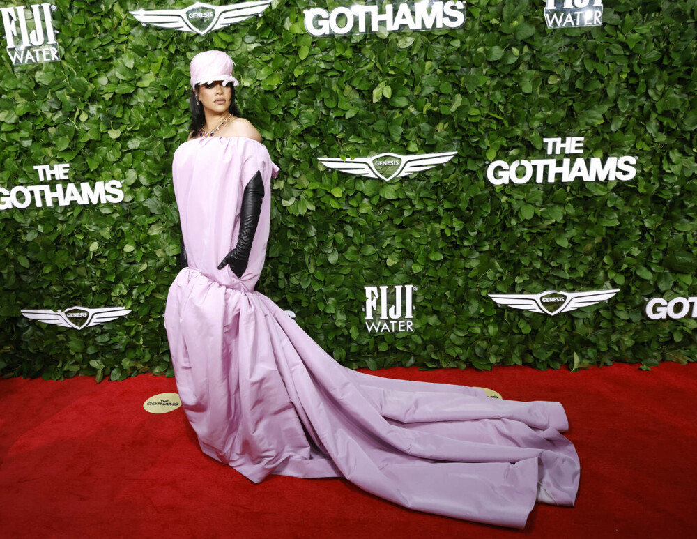 Rihanna, apariție inedită pe covorul roșu alături de A$AP Rocky. Ținuta cu care a atras toate privirile. GALERIE FOTO - Imaginea 8