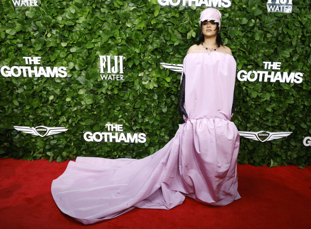 Rihanna, apariție inedită pe covorul roșu alături de A$AP Rocky. Ținuta cu care a atras toate privirile. GALERIE FOTO - Imaginea 11