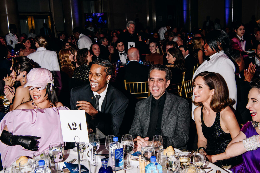 Rihanna, apariție inedită pe covorul roșu alături de A$AP Rocky. Ținuta cu care a atras toate privirile. GALERIE FOTO - Imaginea 15