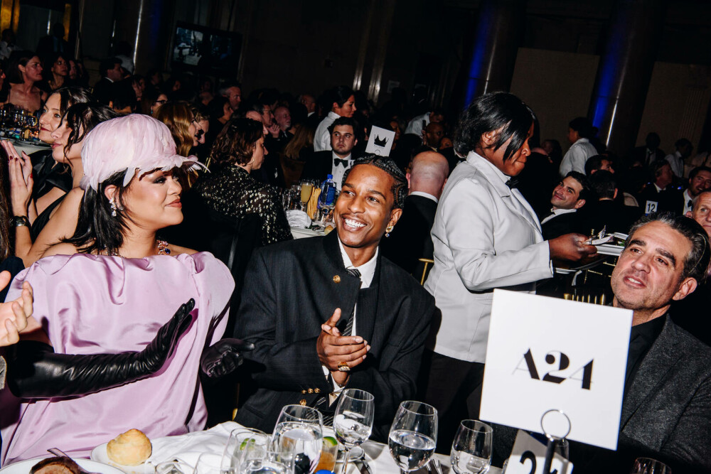 Rihanna, apariție inedită pe covorul roșu alături de A$AP Rocky. Ținuta cu care a atras toate privirile. GALERIE FOTO - Imaginea 16