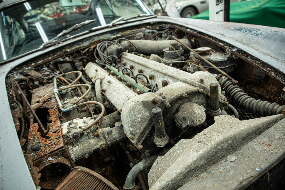 Un Aston Martin DB5 ruginit, restaurat spectaculos după 50 de ani. Valorează acum un milion de lire sterline. GALERIE FOTO - Imaginea 3
