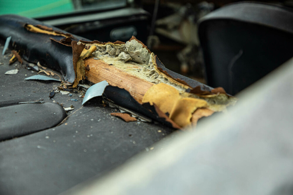 Un Aston Martin DB5 ruginit, restaurat spectaculos după 50 de ani. Valorează acum un milion de lire sterline. GALERIE FOTO - Imaginea 4