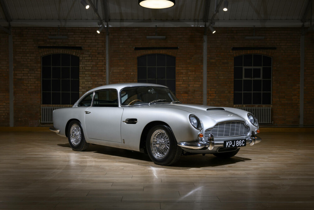 Un Aston Martin DB5 ruginit, restaurat spectaculos după 50 de ani. Valorează acum un milion de lire sterline. GALERIE FOTO - Imaginea 10