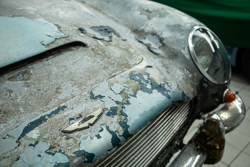 Un Aston Martin DB5 ruginit, restaurat spectaculos după 50 de ani. Valorează acum un milion de lire sterline. GALERIE FOTO - Imaginea 13