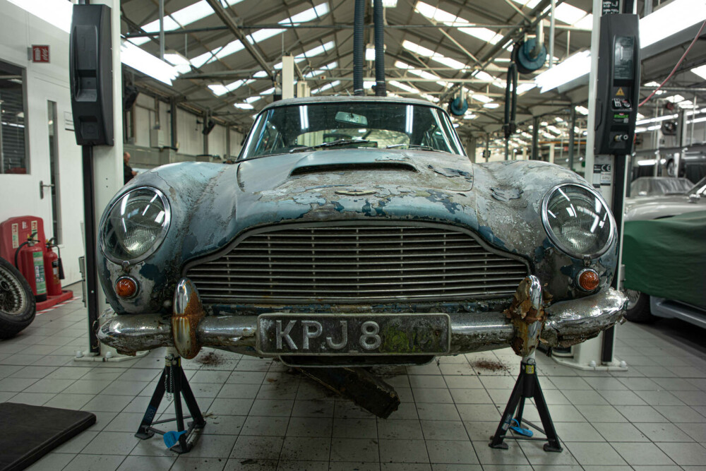 Un Aston Martin DB5 ruginit, restaurat spectaculos după 50 de ani. Valorează acum un milion de lire sterline. GALERIE FOTO - Imaginea 18