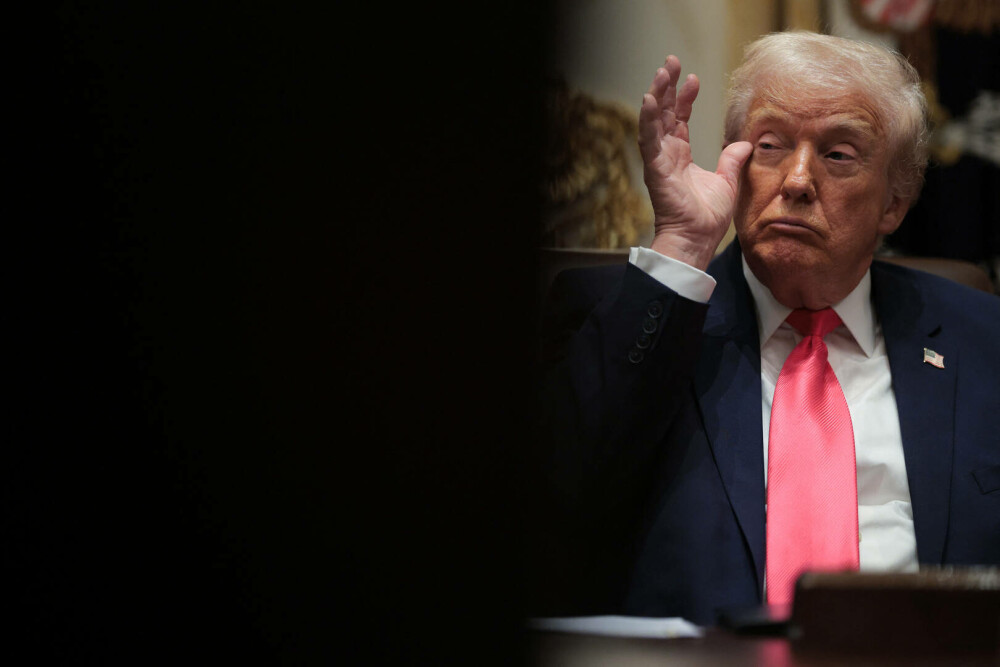 Donald Trump a părut să ațipească în repetate rânduri în timpul unei ședințe a Cabinetului. FOTO - Imaginea 4