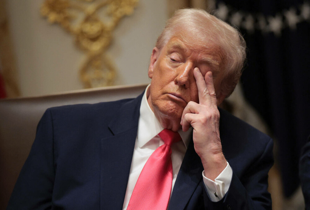 Donald Trump a părut să ațipească în repetate rânduri în timpul unei ședințe a Cabinetului. FOTO - Imaginea 5