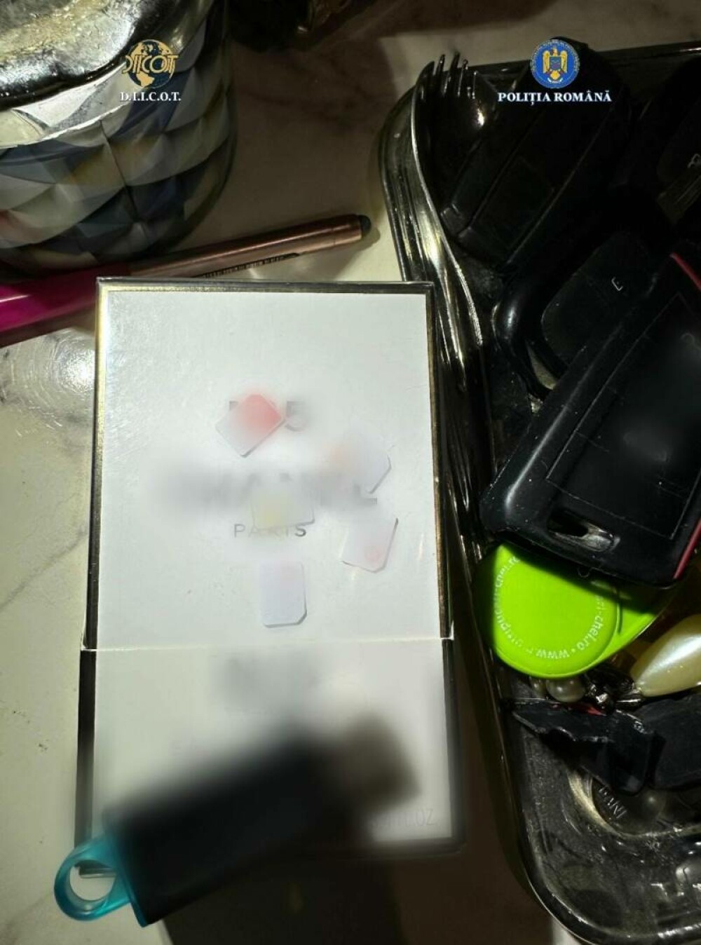 Percheziții de amploare la o rețea de traficanţi care introducea droguri în penitenciare. O avocată, vizată. VIDEO - Imaginea 6