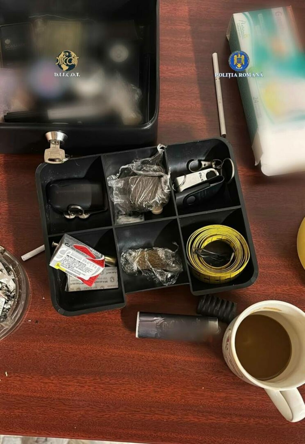 Percheziții de amploare la o rețea de traficanţi care introducea droguri în penitenciare. O avocată, vizată. VIDEO - Imaginea 8