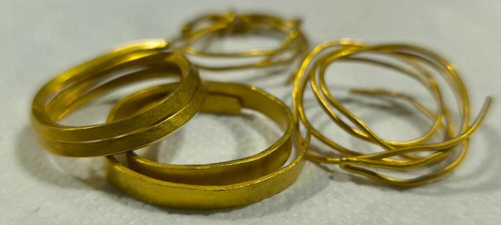 Mai multe brățări din aur, vechi de peste 3.000 de ani, au fost descoperite într-o pădure din Gorj | GALERIE FOTO - Imaginea 4