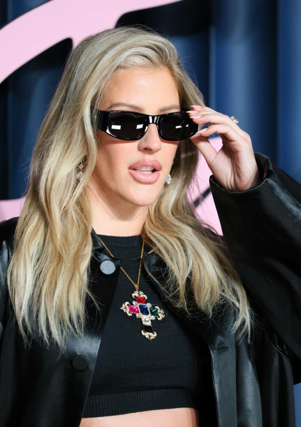 Ellie Goulding și-a surprins fanii. Artista și-a anunțat sarcina direct pe covorul roșu de la Fashion Awards. GALERIE FOTO - Imaginea 7