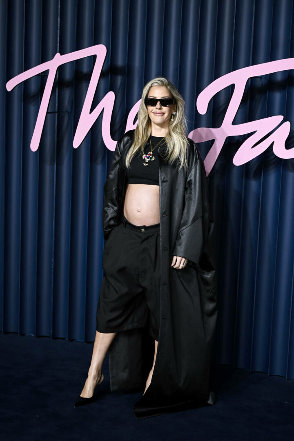 Ellie Goulding și-a surprins fanii. Artista și-a anunțat sarcina direct pe covorul roșu de la Fashion Awards. GALERIE FOTO - Imaginea 9