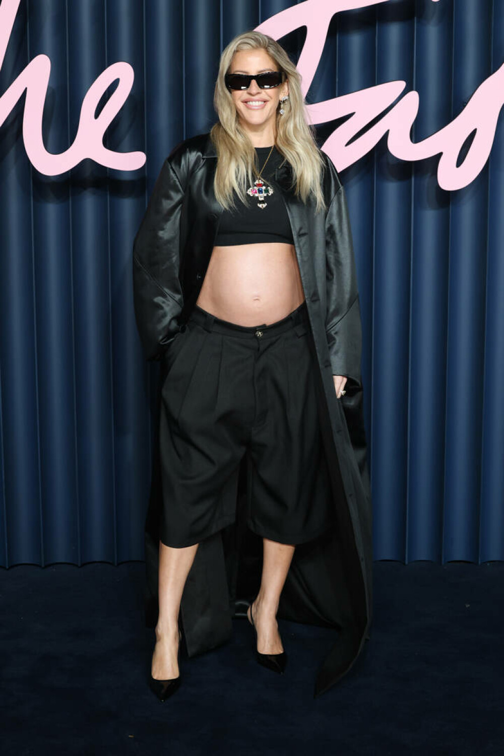 Ellie Goulding și-a surprins fanii. Artista și-a anunțat sarcina direct pe covorul roșu de la Fashion Awards. GALERIE FOTO - Imaginea 24