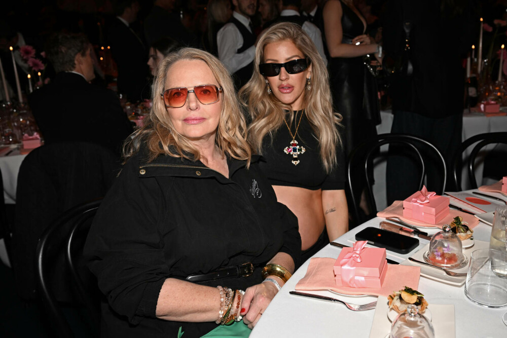 Ellie Goulding și-a surprins fanii. Artista și-a anunțat sarcina direct pe covorul roșu de la Fashion Awards. GALERIE FOTO - Imaginea 26