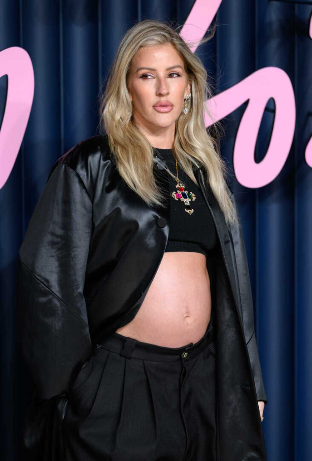 Ellie Goulding și-a surprins fanii. Artista și-a anunțat sarcina direct pe covorul roșu de la Fashion Awards. GALERIE FOTO - Imaginea 29