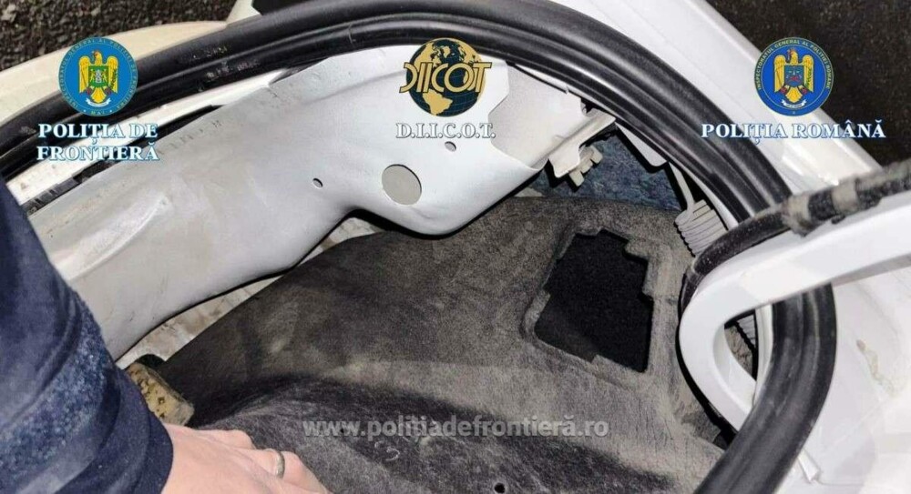 Un șofer israelian de 22 de ani a fost arestat după un control de rutină în Iași. Ce încerca să ascundă într-o cutie. FOTO - Imaginea 1