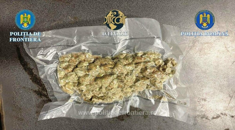 Un șofer israelian de 22 de ani a fost arestat după un control de rutină în Iași. Ce încerca să ascundă într-o cutie. FOTO - Imaginea 6