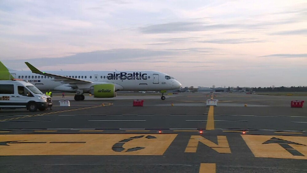 Modernizări ample la Aeroportul Henri Coandă. Sunt 12 ghișee unde pasagerii își pot înregistra singuri bagajul de cală - Imaginea 2