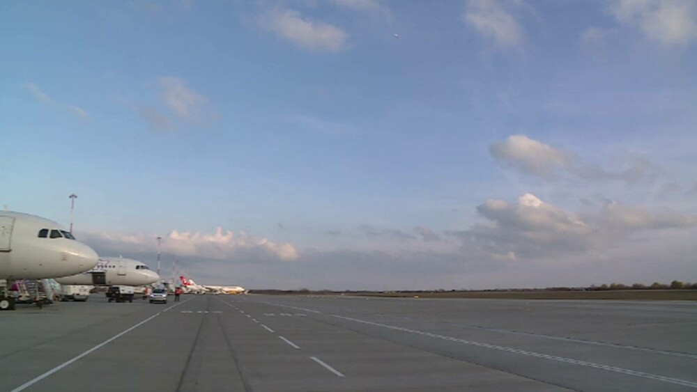 Modernizări ample la Aeroportul Henri Coandă. Sunt 12 ghișee unde pasagerii își pot înregistra singuri bagajul de cală - Imaginea 6