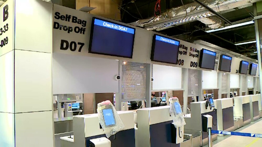 Modernizări ample la Aeroportul Henri Coandă. Sunt 12 ghișee unde pasagerii își pot înregistra singuri bagajul de cală - Imaginea 7