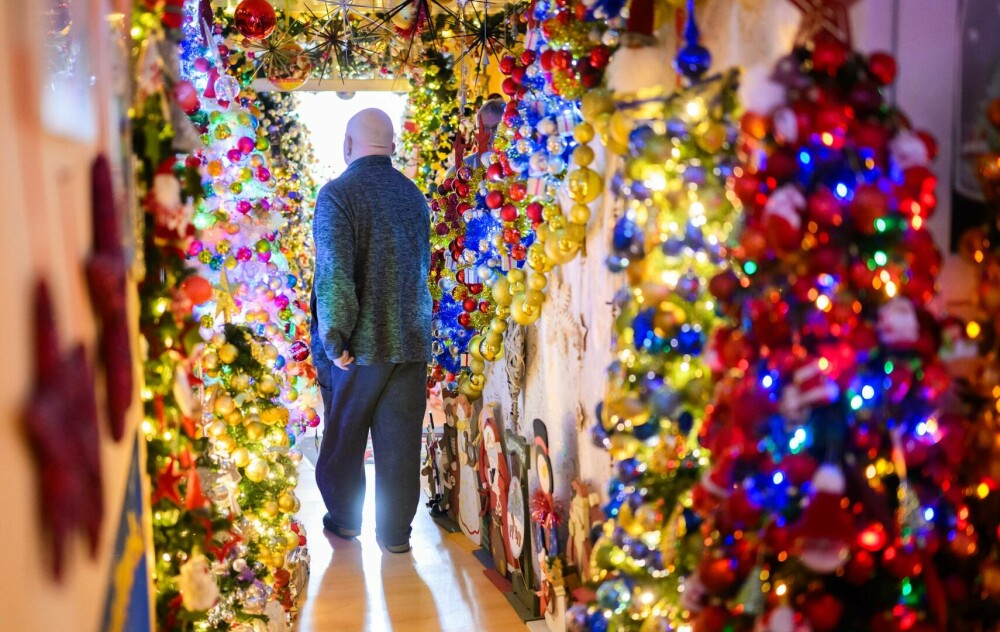 Un cuplu din Germania și-a decorat casa cu 621 de brazi de Crăciun. Și-au bătut propriul record. FOTO - Imaginea 8