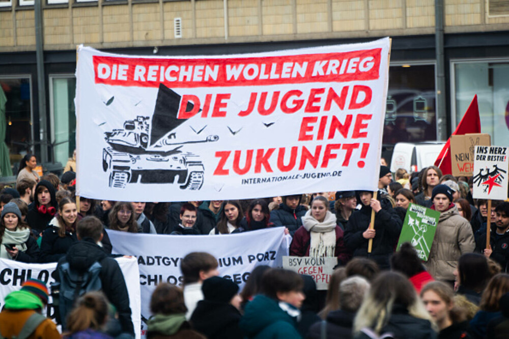 Mii de elevi din Germania au protestat față de planurile guvenului privind serviciul militar. „Grevă şcolară