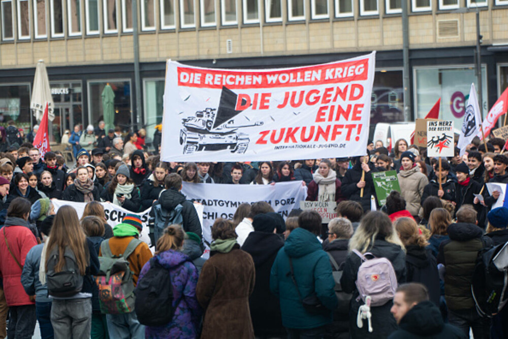 Mii de elevi din Germania au protestat față de planurile guvenului privind serviciul militar. „Grevă şcolară