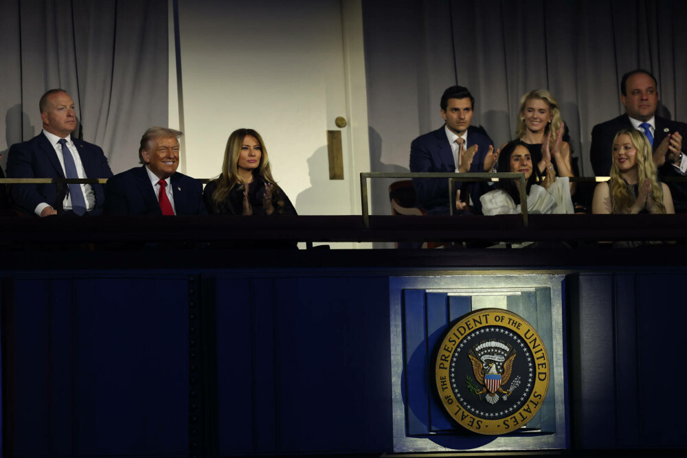 Melania Trump, apariție plină de eleganță la tragerea la sorți pentru CM 2026. Imaginile care au surprins publicul. FOTO - Imaginea 10