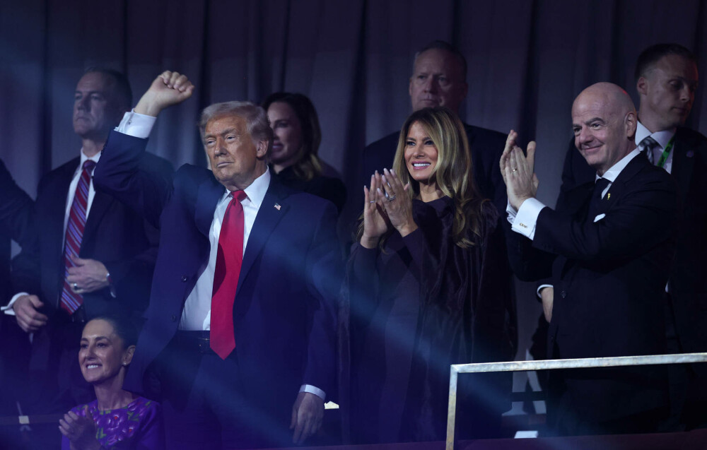 Melania Trump, apariție plină de eleganță la tragerea la sorți pentru CM 2026. Imaginile care au surprins publicul. FOTO - Imaginea 13
