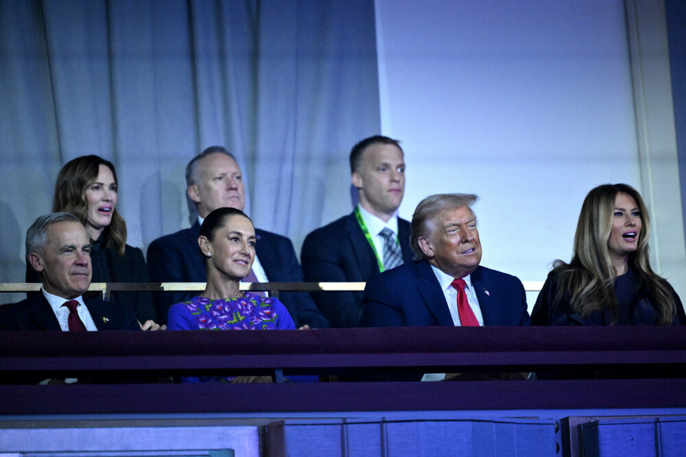 Melania Trump, apariție plină de eleganță la tragerea la sorți pentru CM 2026. Imaginile care au surprins publicul. FOTO - Imaginea 17