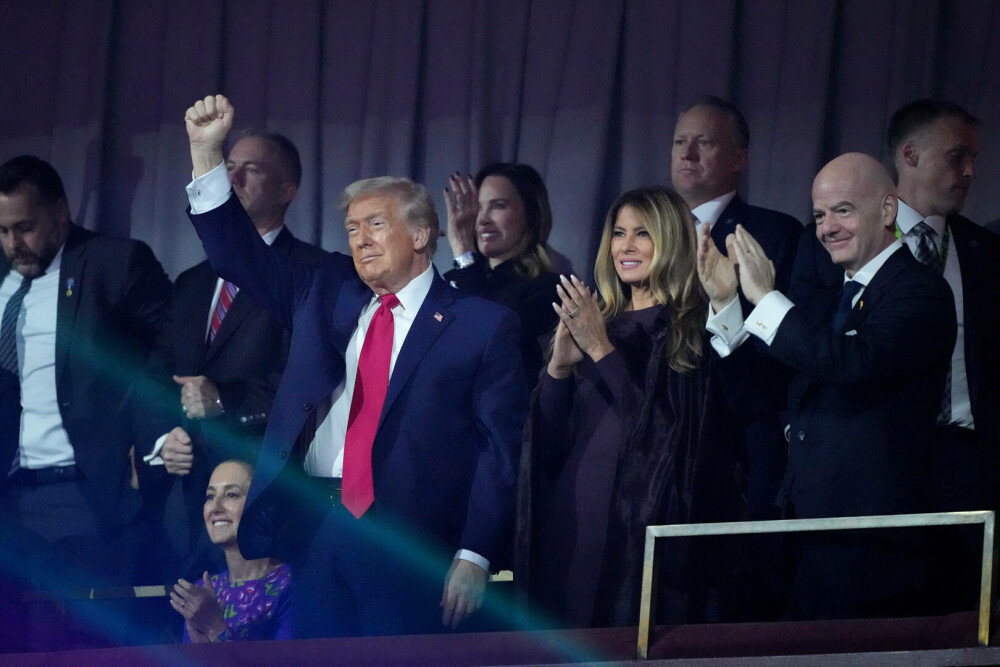 Melania Trump, apariție plină de eleganță la tragerea la sorți pentru CM 2026. Imaginile care au surprins publicul. FOTO - Imaginea 19