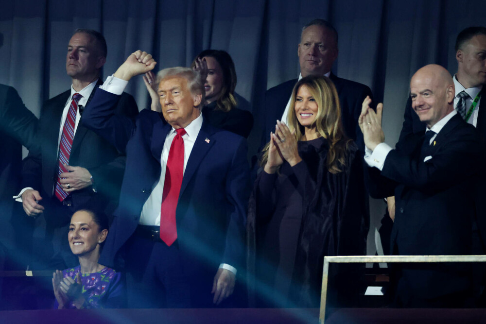 Melania Trump, apariție plină de eleganță la tragerea la sorți pentru CM 2026. Imaginile care au surprins publicul. FOTO - Imaginea 20