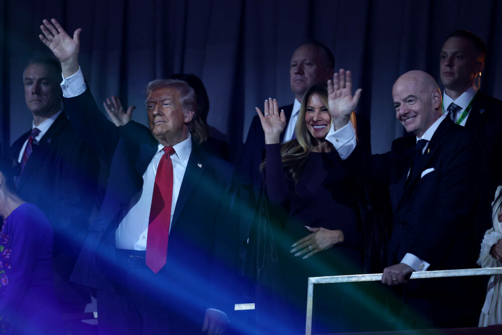 Melania Trump, apariție plină de eleganță la tragerea la sorți pentru CM 2026. Imaginile care au surprins publicul. FOTO - Imaginea 25