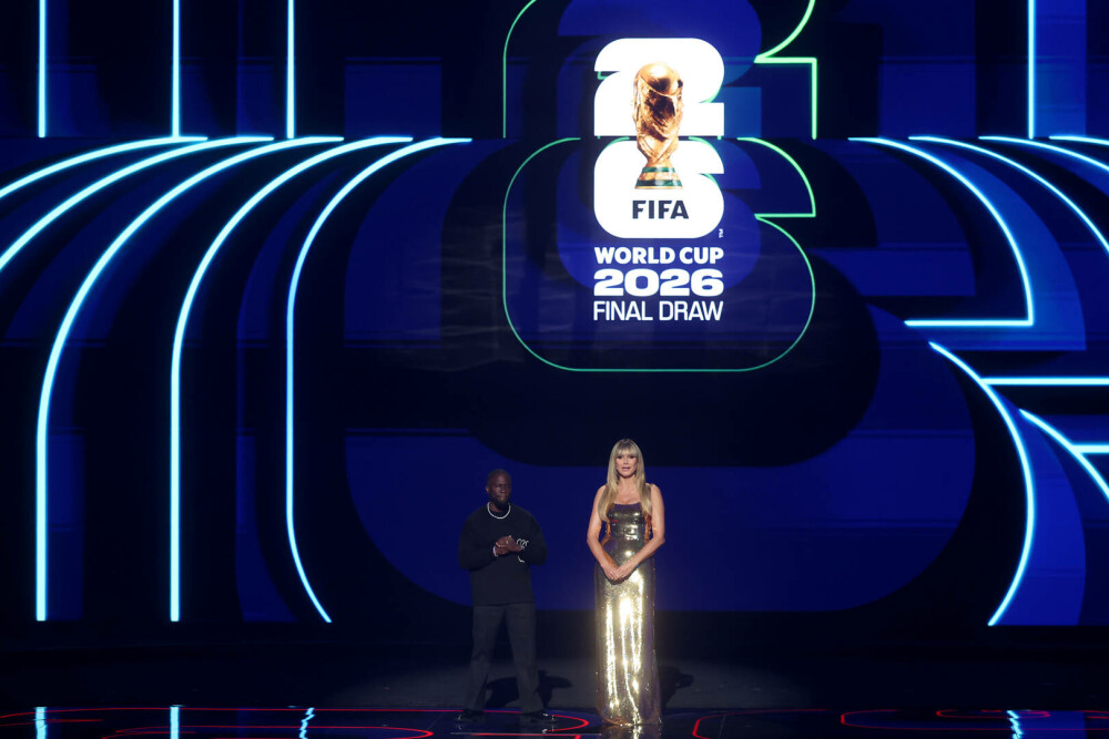 Heidi Klum a strălucit la tragerea la sorți a CM 2026, într-o rochie aurie spectaculoasă. GALERIE FOTO - Imaginea 17