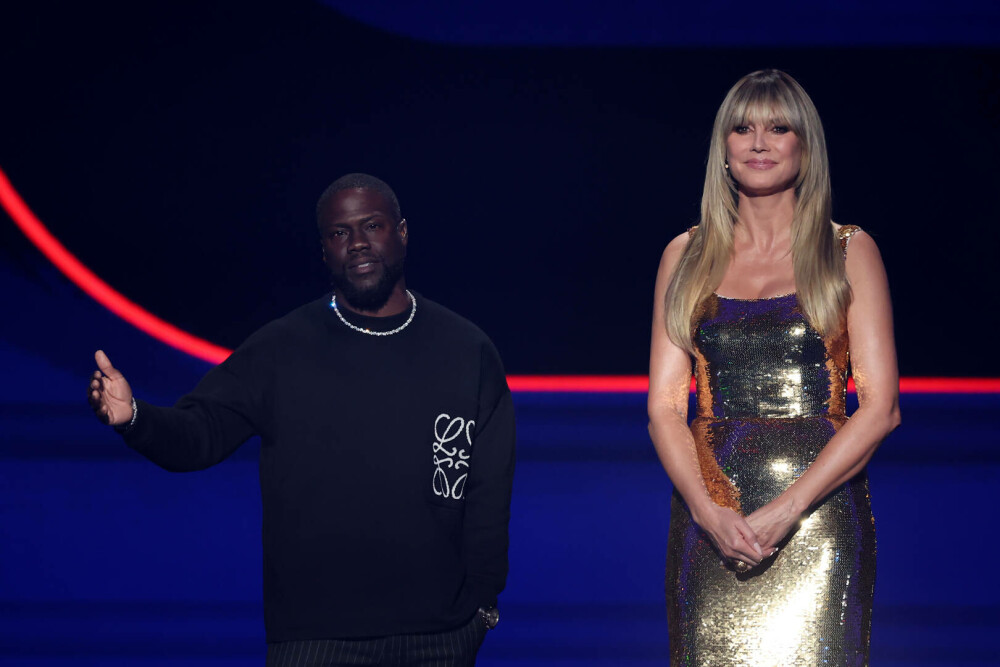 Heidi Klum a strălucit la tragerea la sorți a CM 2026, într-o rochie aurie spectaculoasă. GALERIE FOTO - Imaginea 25