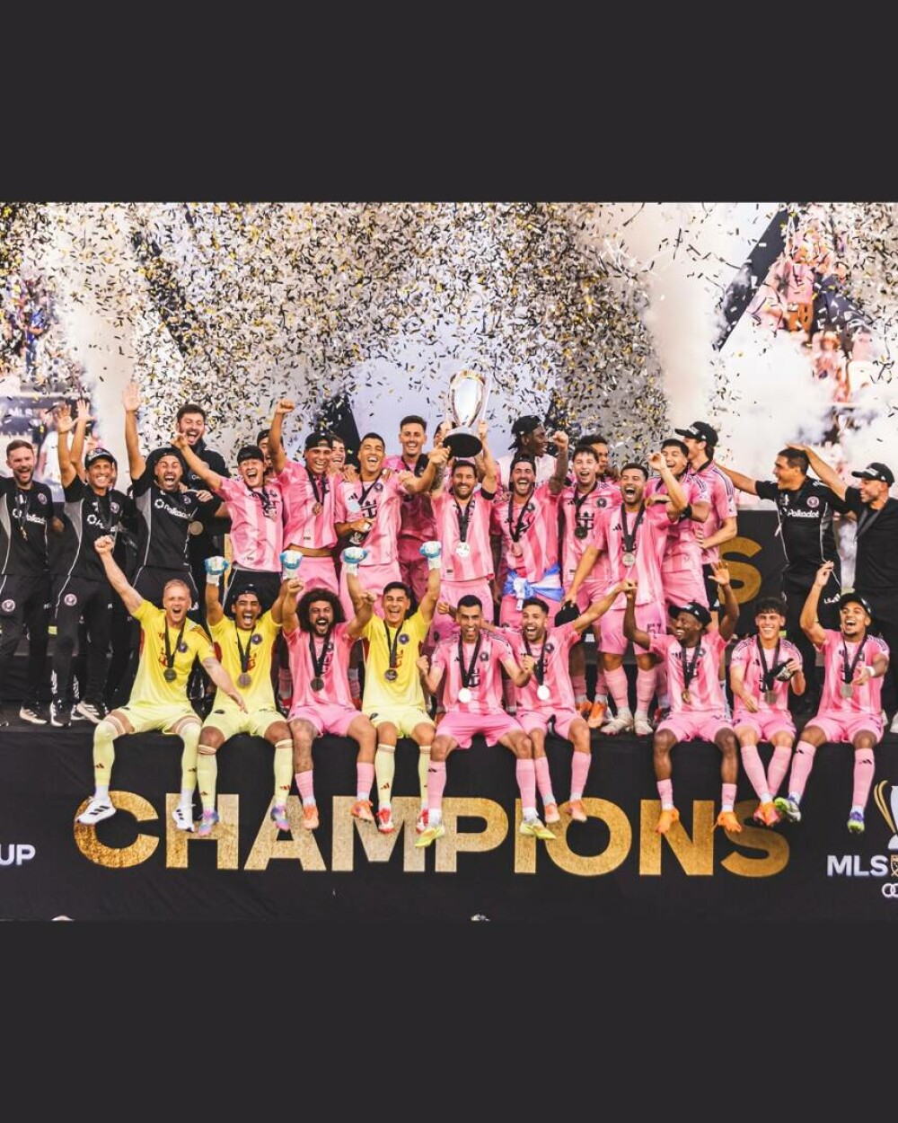 David Beckham scrie istorie după ce Inter Miami a cucerit MLS. Ce mesaj emoționant a transmis. GALERIE FOTO - Imaginea 6