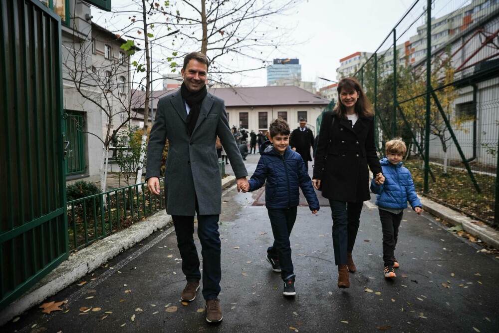 Alegeri locale 2025. Cătălin Drulă: Am votat cu încredere şi optimism pentru un nou început pentru Bucureşti | FOTO - Imaginea 8