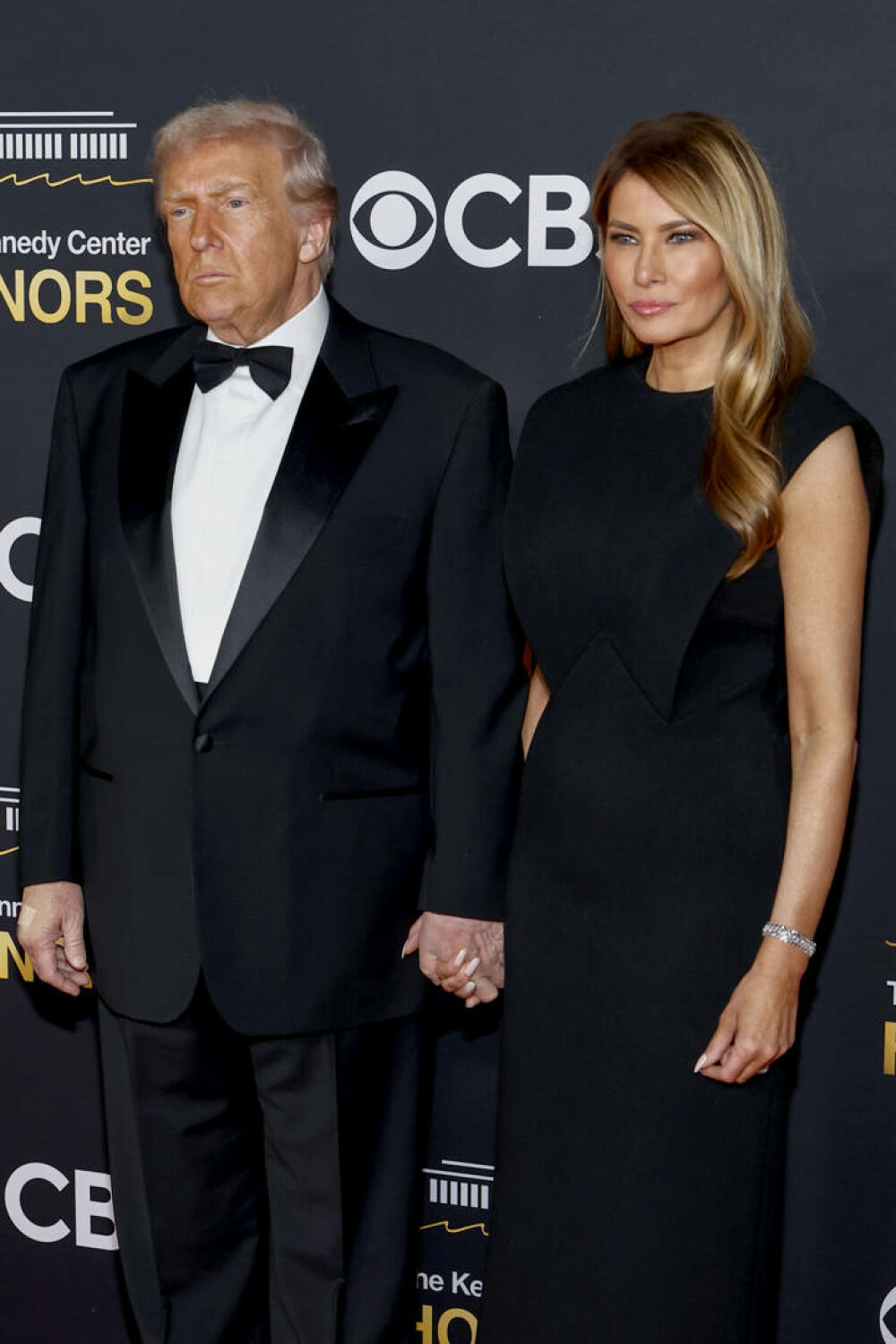Melania Trump, apariție elegantă pe covorul roșu la gala Kennedy Center Honors, alături de Donald Trump. GALERIE FOTO - Imaginea 3