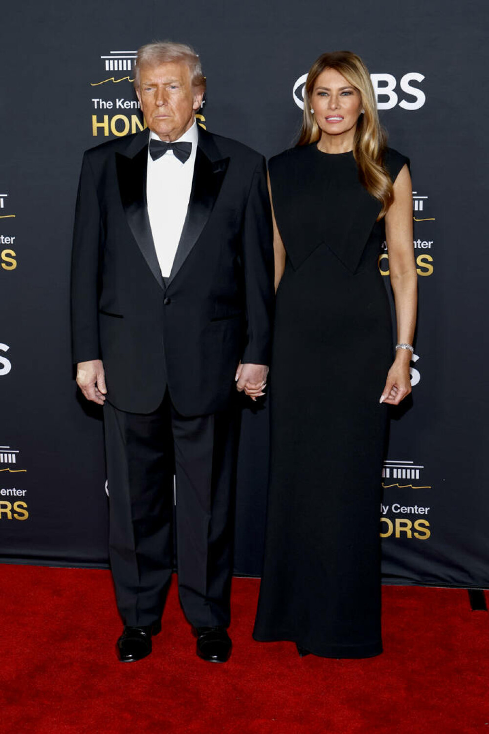 Melania Trump, apariție elegantă pe covorul roșu la gala Kennedy Center Honors, alături de Donald Trump. GALERIE FOTO - Imaginea 4
