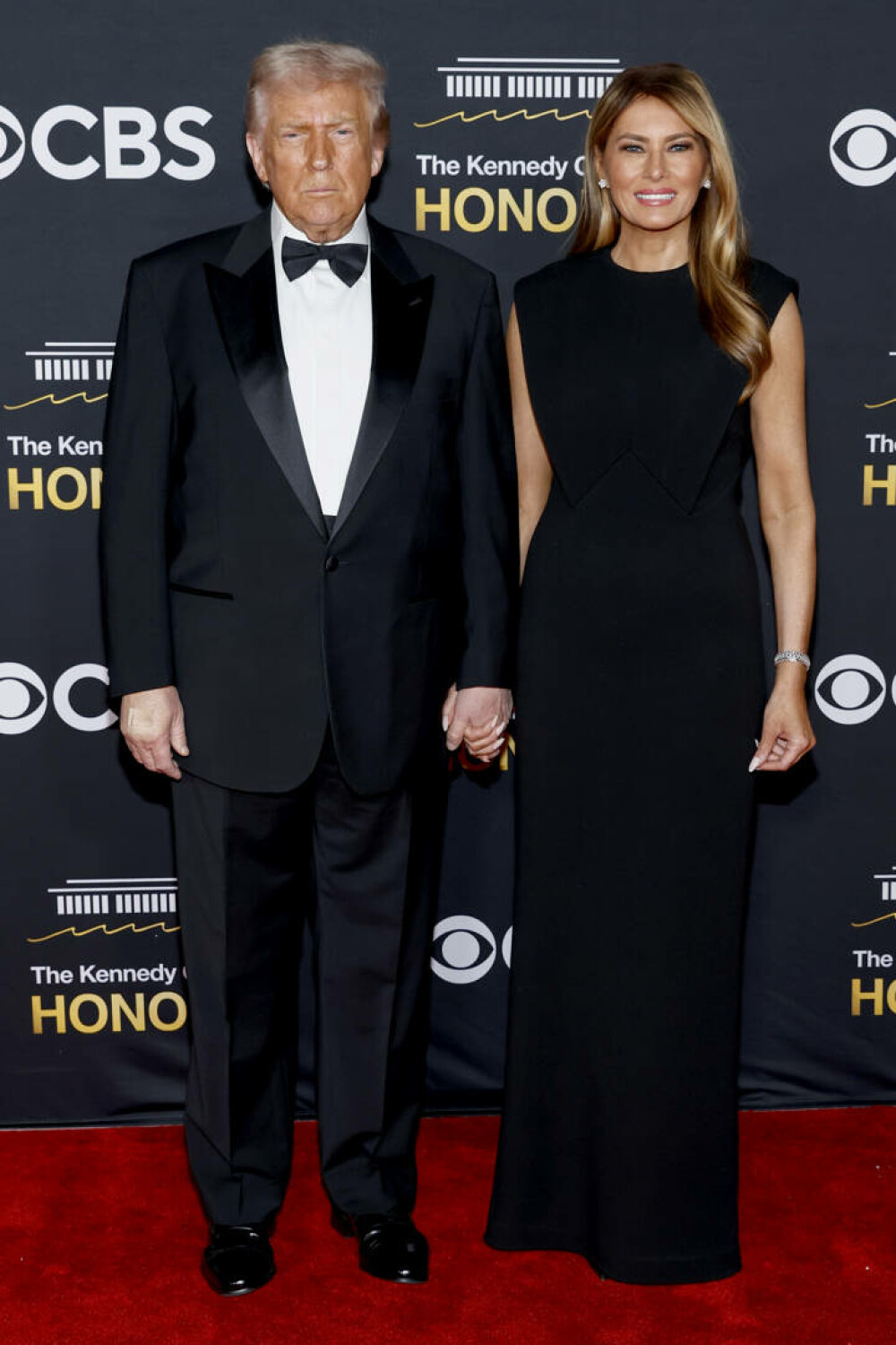 Melania Trump, apariție elegantă pe covorul roșu la gala Kennedy Center Honors, alături de Donald Trump. GALERIE FOTO - Imaginea 5
