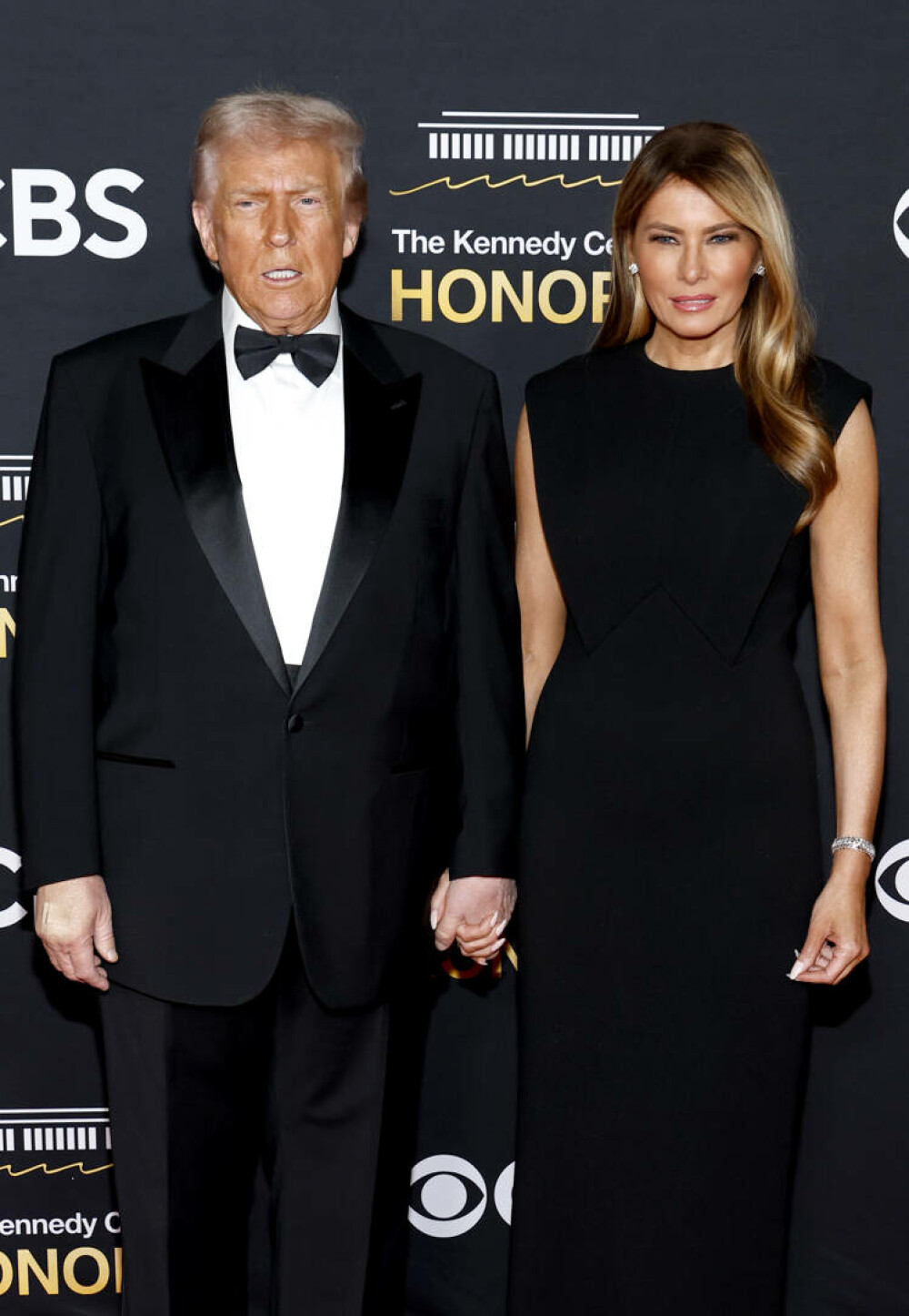 Melania Trump, apariție elegantă pe covorul roșu la gala Kennedy Center Honors, alături de Donald Trump. GALERIE FOTO - Imaginea 9