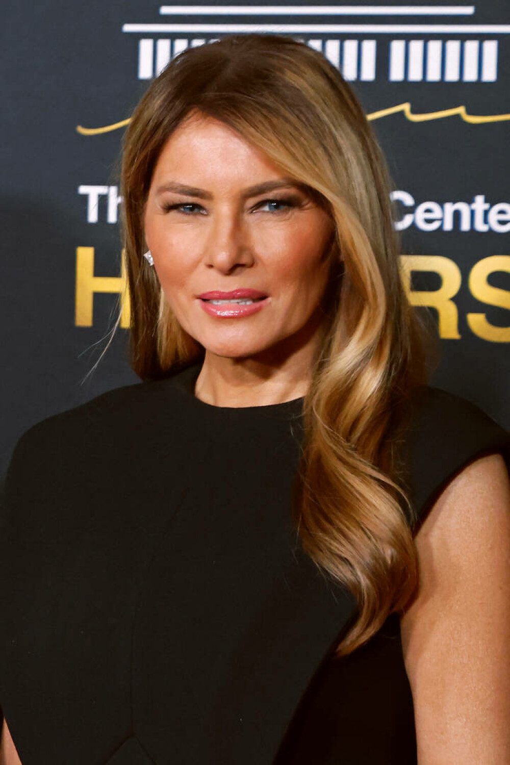 Melania Trump, apariție elegantă pe covorul roșu la gala Kennedy Center Honors, alături de Donald Trump. GALERIE FOTO - Imaginea 39