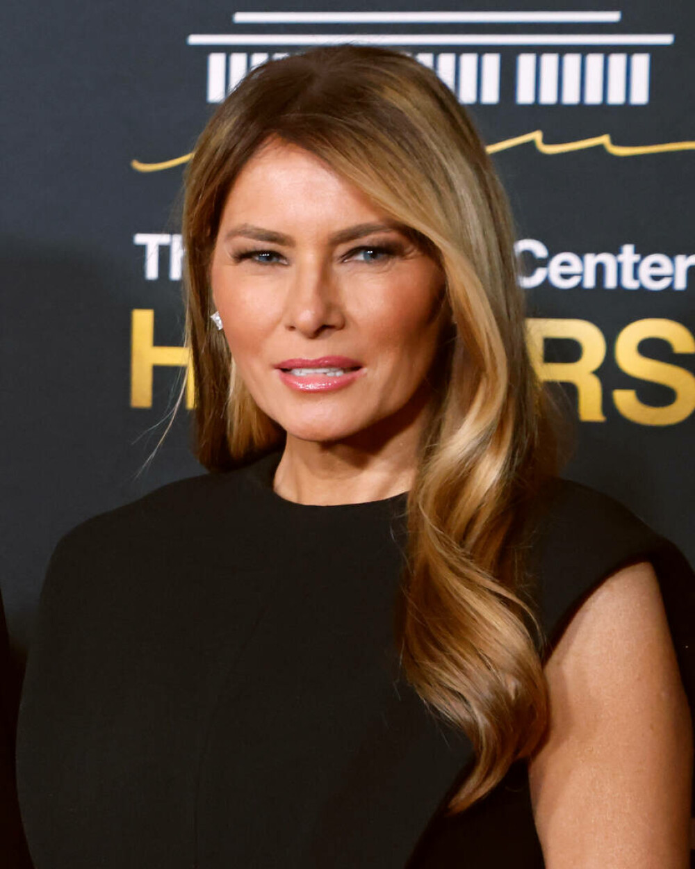 Melania Trump, apariție elegantă pe covorul roșu la gala Kennedy Center Honors, alături de Donald Trump. GALERIE FOTO - Imaginea 40