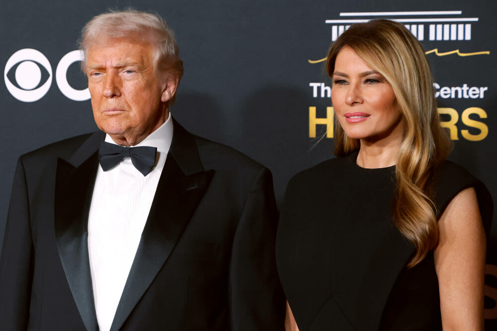 Melania Trump, apariție elegantă pe covorul roșu la gala Kennedy Center Honors, alături de Donald Trump. GALERIE FOTO - Imaginea 44