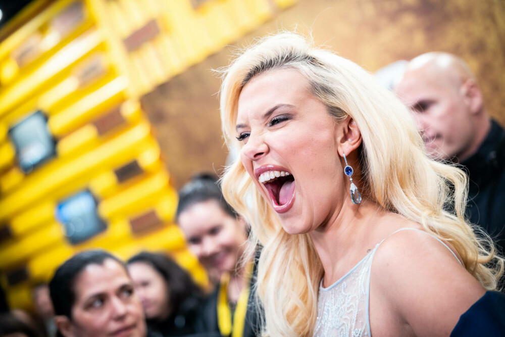 Millie Bobby Brown și Jake Bongiovi, surprinși în ipostaze de familie la New York alături de fiica lor adoptată. FOTO - Imaginea 18