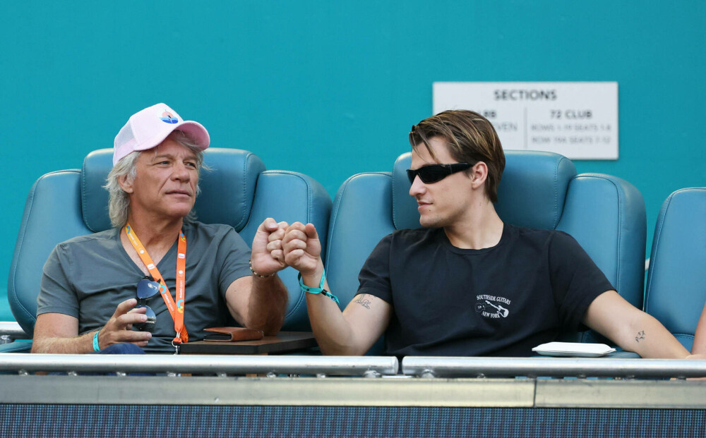 Millie Bobby Brown și Jake Bongiovi, surprinși în ipostaze de familie la New York alături de fiica lor adoptată. FOTO - Imaginea 22