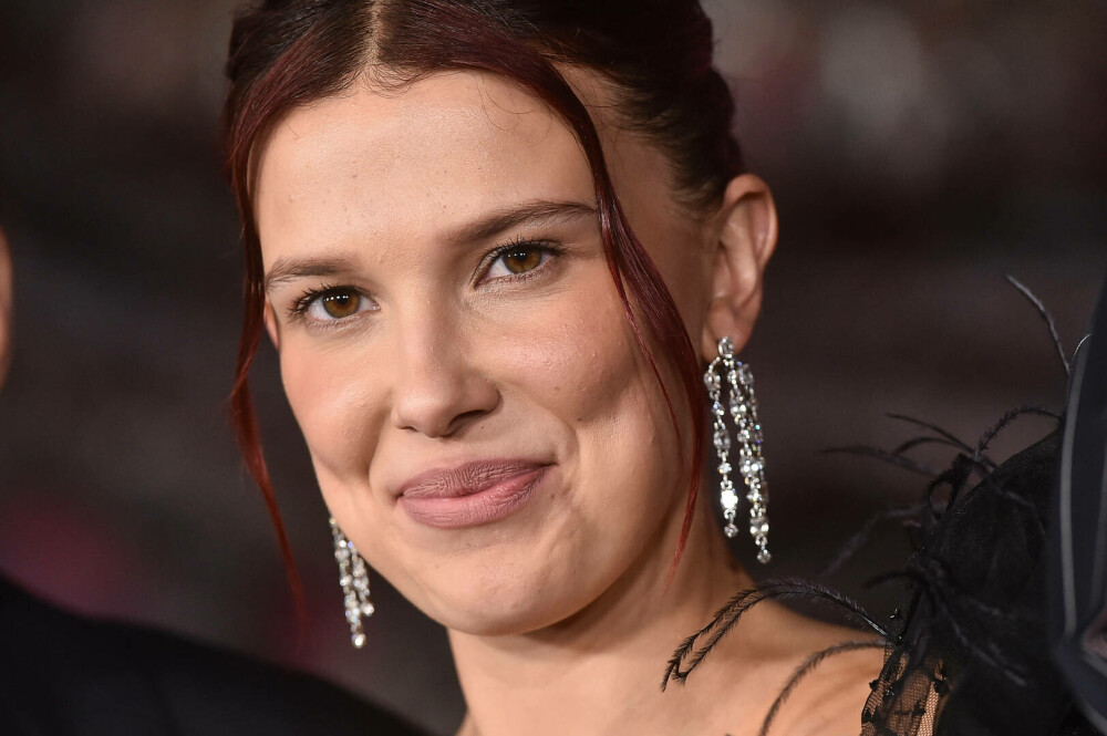 Millie Bobby Brown și Jake Bongiovi, surprinși în ipostaze de familie la New York alături de fiica lor adoptată. FOTO - Imaginea 24