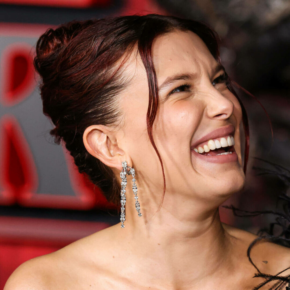 Millie Bobby Brown și Jake Bongiovi, surprinși în ipostaze de familie la New York alături de fiica lor adoptată. FOTO - Imaginea 26